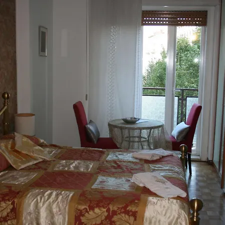 Couette-café Largo Soninno Trieste
